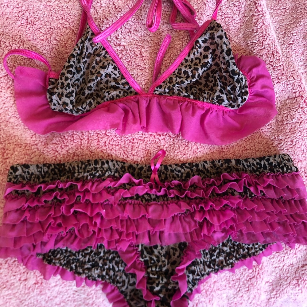 !!!SOLD!!!Cute Pink & Leopard 2-Piece Ruffle Lingerie Set